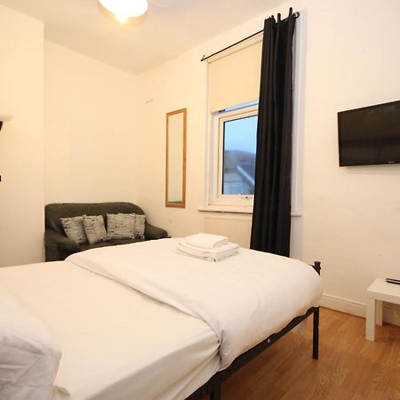 Barton Seaview, Self Catering Studio Apartments, Promenade & Central Beach Location, Families, Couples Or 23 Years Plus Only, Free Parking Блэкпул Экстерьер фото