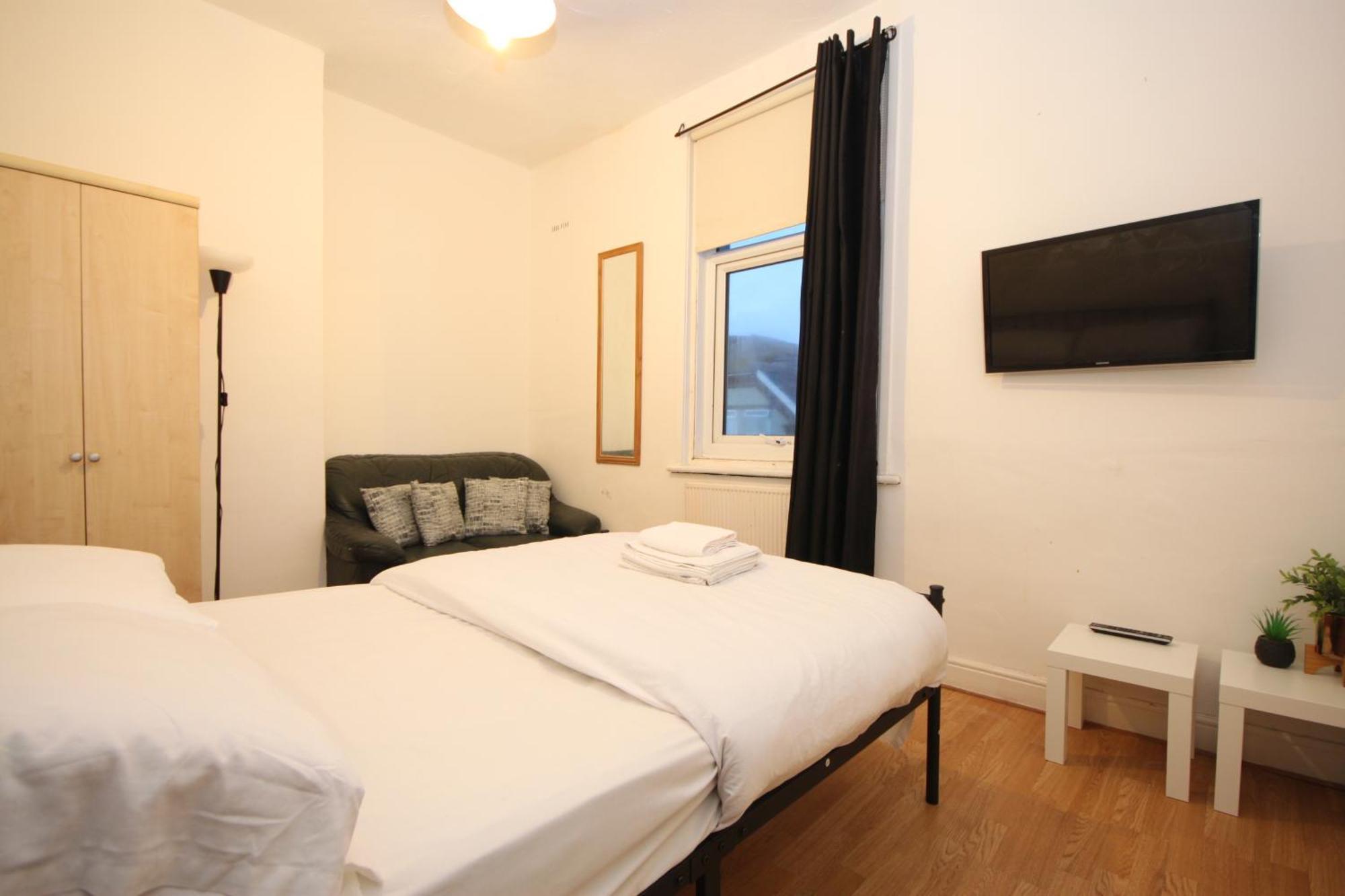 Barton Seaview, Self Catering Studio Apartments, Promenade & Central Beach Location, Families, Couples Or 23 Years Plus Only, Free Parking Блэкпул Экстерьер фото