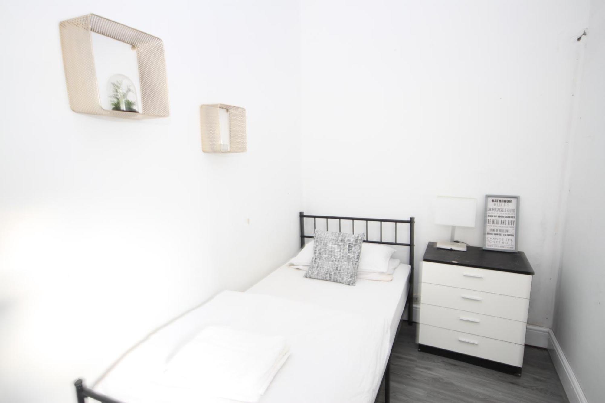 Barton Seaview, Self Catering Studio Apartments, Promenade & Central Beach Location, Families, Couples Or 23 Years Plus Only, Free Parking Блэкпул Экстерьер фото