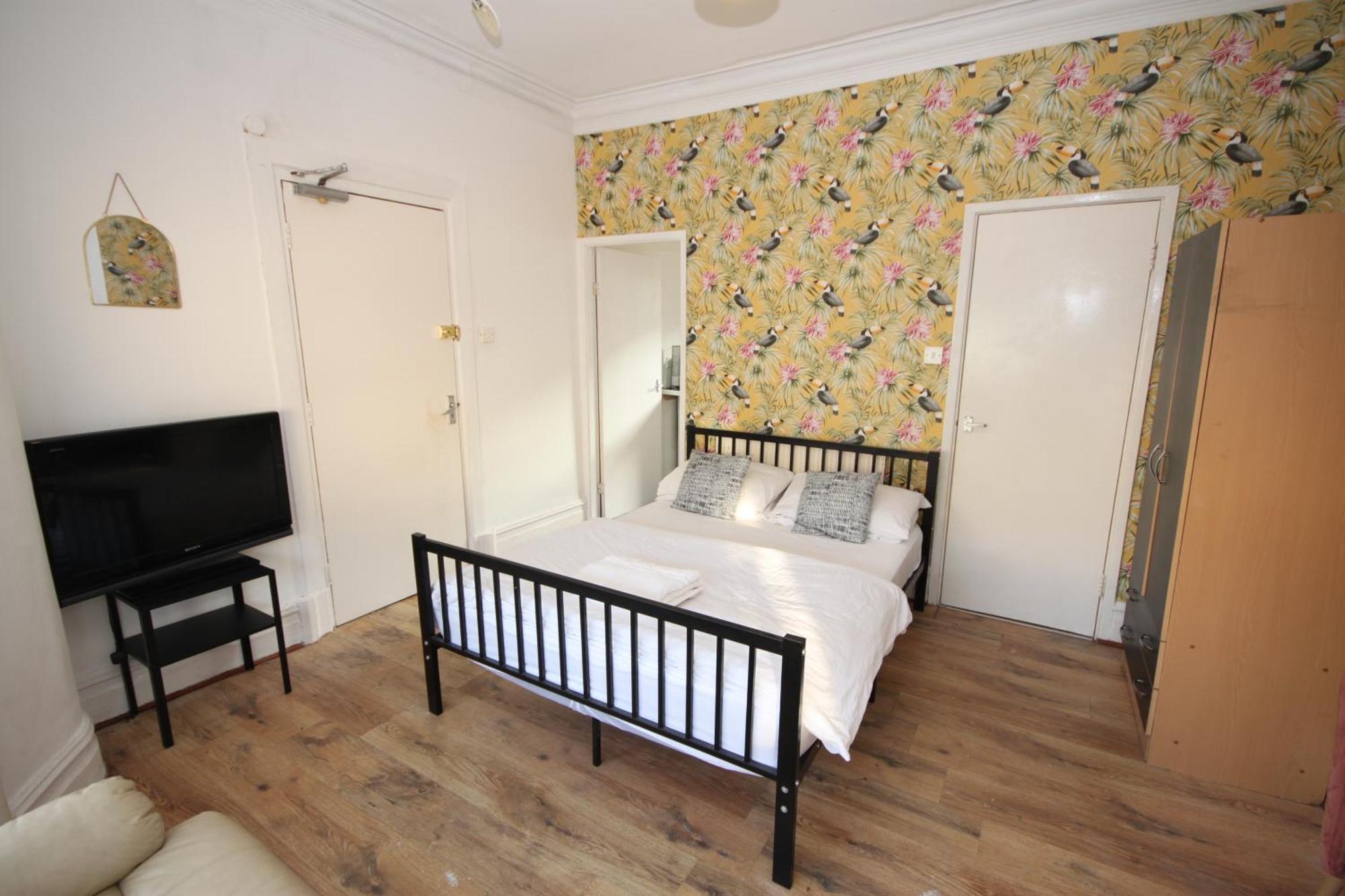 Barton Seaview, Self Catering Studio Apartments, Promenade & Central Beach Location, Families, Couples Or 23 Years Plus Only, Free Parking Блэкпул Экстерьер фото