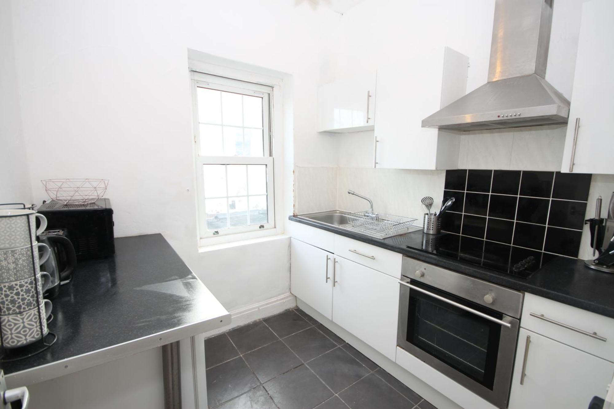 Barton Seaview, Self Catering Studio Apartments, Promenade & Central Beach Location, Families, Couples Or 23 Years Plus Only, Free Parking Блэкпул Экстерьер фото