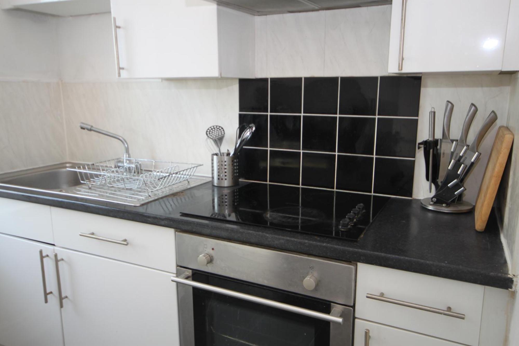 Barton Seaview, Self Catering Studio Apartments, Promenade & Central Beach Location, Families, Couples Or 23 Years Plus Only, Free Parking Блэкпул Экстерьер фото