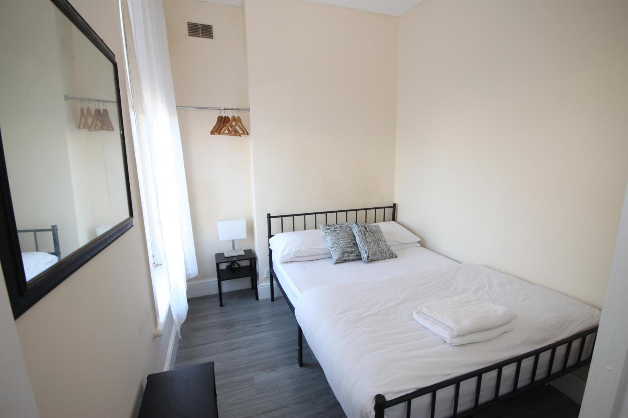 Barton Seaview, Self Catering Studio Apartments, Promenade & Central Beach Location, Families, Couples Or 23 Years Plus Only, Free Parking Блэкпул Экстерьер фото